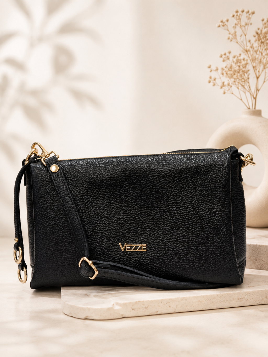 Vezze leather black messenger bag S