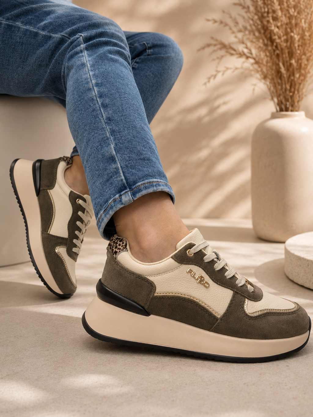 Sneakersy skórzane Filippo 7103 beż khaki panterka
